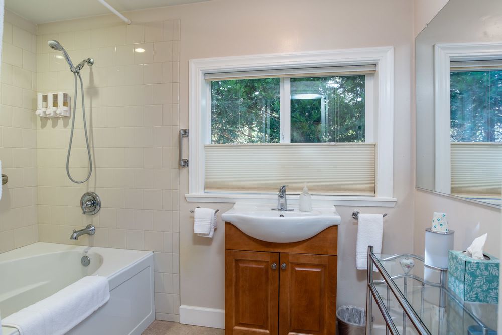 Fully Operational 4-Room Established Bed & Breakfast: 1221 Highway 41, Fish Camp, CA 93623